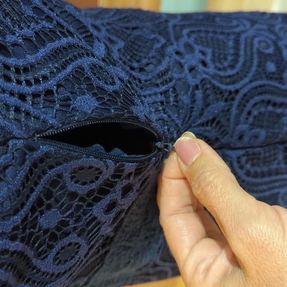 SMALL blue lace dress with lining and partial side zipper - Picture 4 of 6